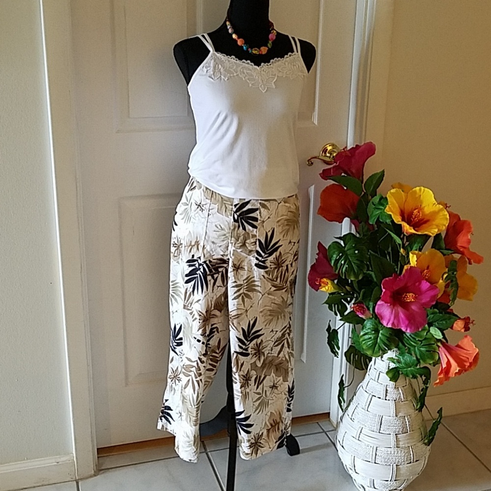 Chico's  Design size 2 Cropped Pants